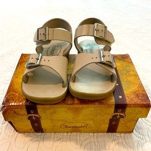 Footmates Tides Sandals Size 11 Ecru